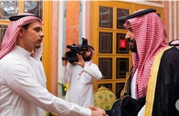 Con trai nhà báo Khashoggi rời Saudi Arabia đến Mỹ