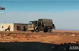 Sư đoàn xe bọc thép Syria rầm rập tiến về Hama trực chiến