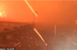 Video người phụ nữ lái xe thoát khỏi biển lửa ngút trời California