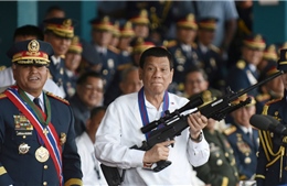 Tổng thống Duterte hứa thưởng tiền cảnh sát trừ khử đồng nghiệp ‘ninja’