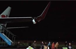 Máy bay Lion Air đâm vào cột đèn trước khi cất cánh