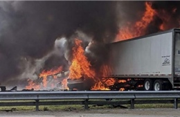 Tai nạn xe container kinh hoàng trên xa lộ Florida khiến 7 người chết, lửa cháy ngùn ngụt