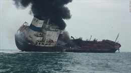 Tàu chở dầu treo cờ Việt Nam cháy ngoài khơi Hong Kong 