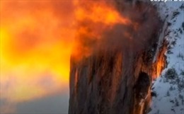 Du khách Mỹ đổ xô xem thác nước ‘đổ lửa’ trên đỉnh núi tuyết