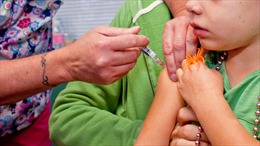 Italy cấm học sinh đến trường nếu không tiêm đủ vaccine