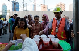 Không quân Indonesia dùng chiến đấu cơ đánh thức người dân trong tháng Ramadan