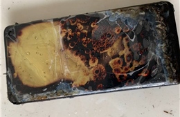 Điện thoại Samsung Galaxy S10 bốc cháy lúc sạc, khách hàng đòi bồi thường 3.000 đồng