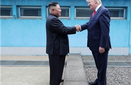 Tổng thống Trump bất ngờ vì Chủ tịch Triều Tiên nhận lời gặp tại DMZ sau 10 phút đăng Twitter