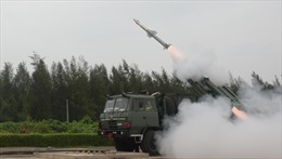 Quân đội Ấn Độ khoe sức mạnh tên lửa đất đối không mới toanh