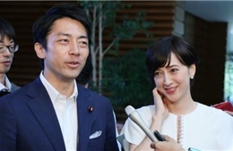 Bộ trưởng Nhật Bản đầu tiên nghỉ thai sản, thách thức áp lực công việc