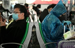 Thói quen mới thời COVID-19 tại Trung Quốc: Kiểm tra thân nhiệt, đeo khẩu trang