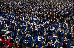 11.000 sinh viên không đeo khẩu trang dự lễ tốt nghiệp tại Vũ Hán