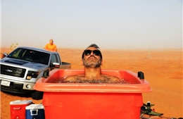 Lạ lùng liệu pháp tắm đá lạnh giữa sa mạc để luyện sức khỏe