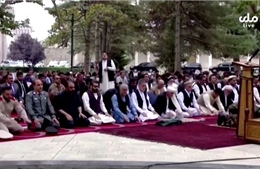 Video loạt rocket rơi gần Phủ Tổng thống Afghanistan trong lễ cầu nguyện 