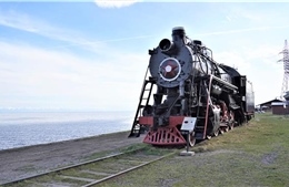 Chuyến du lịch đặc biệt bằng tàu hỏa dọc theo hồ Baikal 