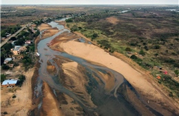 Sông dài thứ hai Nam Mỹ cạn trơ đáy khiến giới chuyên gia lo lắng