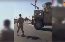 Video lính Syria chặn đoàn xe quân sự Mỹ, buộc phải quay đầu