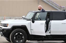 Video Tổng thống Mỹ Biden lái thử xe Hummer điện 1.000 mã lực