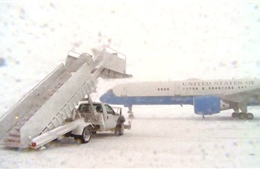 Tổng thống Biden mắc kẹt trên Không lực Một vì bão tuyết