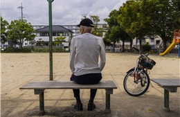 Nỗi trăn trở về hàng nghìn ‘con mắt’ luôn dõi theo người già ở Nhật Bản