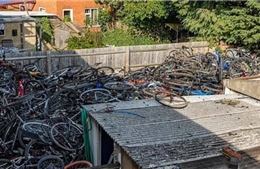 Người đàn ông trộm 500 xe đạp về chất đầy sân, nhìn thấy cả từ vệ tinh
