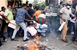 Người biểu tình náo loạn Phủ Tổng thống Sri Lanka để phản đối khủng hoảng kinh tế