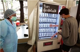 Máy bán thuốc và bộ xét nghiệm tự động hỗ trợ bệnh nhân COVID-19 ở Thái Lan