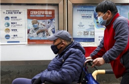 Bắc Kinh cấp bảo hiểm vaccine COVID-19 cho người cao tuổi 