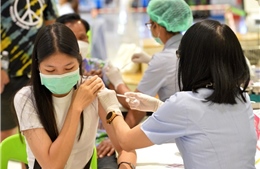 Thái Lan hạ cấp nguy hiểm, xếp COVID-19 cùng loại với cúm mùa