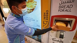 UAE lắp ‘cây ATM’ bánh mì miễn phí cho người nghèo