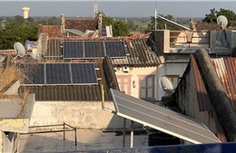 Ngôi làng năng lượng mặt trời thắp sáng cuộc sống của người nghèo ở Ấn Độ 