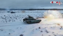 Xem quân đội Nga tập trận bắn đạn thật cùng &#39;sát thủ chiến trường&#39; T-90M