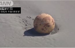 Nhật Bản phong tỏa bãi biển vì ‘vật thể hình cầu bí ẩn&#39;
