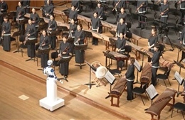 Robot chỉ huy dàn nhạc gây ấn tượng tại Hàn Quốc