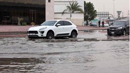 Thành phố Dubai bị ba hình thái thời tiết cực đoan tấn công cùng ngày