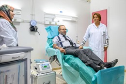 Nhà vua Maroc hiến máu cho nạn nhân động đất
