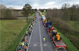 Sau Ba Lan và Slovakia, tới lượt lái xe tải ở Hungary chặn biên giới với Ukraine
