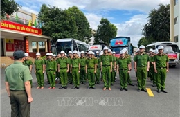 Công an tỉnh Đắk Lắk xuất quân khắc phục hậu quả lũ lụt cho người dân