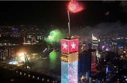 Saigon Marina IFC rực rỡ đêm pháo hoa với công nghệ ánh sáng hàng đầu thế giới