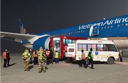 Máy bay Vietnam Airlines hạ cánh khẩn cấp tại Ấn Độ cấp cứu khách