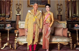Vừa phế truất Hoàng quý phi, Vua Thái Lan bất ngờ sa thải tướng cận vệ Hoàng gia