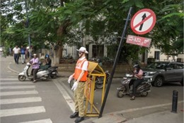 Hình nộm cảnh sát giao thông trên đường phố gây tranh cãi tại Ấn Độ