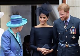 Nữ hoàng Anh ủng hộ vợ chồng Hoàng tử Harry có &#39;cuộc sống mới&#39;