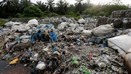 Malaysia trả lại hàng chục tấn rác thải nhựa cho các nước lớn