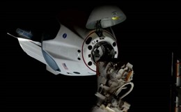 Tàu vũ trụ Crew Dragon &#39;cập bến&#39; trạm ISS