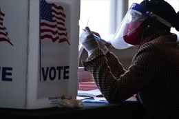 Không khí bỏ phiếu tại các nhà thờ, trường học và sân vận động trong ngày Bầu cử Mỹ