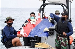 Máy bay Indonesia có thể đã vỡ nát khi va chạm mặt biển