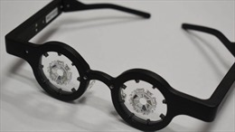 Nhật Bản chế tạo ‘kính thông minh’ có thể điều trị cận thị nếu đeo 1 tiếng mỗi ngày