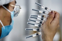 Nỗi sợ vaccine nội địa cản trở cuộc chiến chống dịch COVID-19 của Trung Quốc