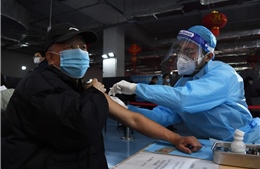 Lý do Trung Quốc trì hoãn tiêm vaccine COVID-19 cho người cao tuổi